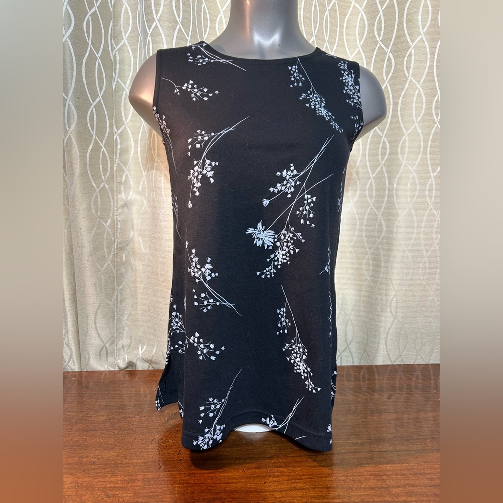 NWOT Woman’s Floral Black Sleeveless Tank Top Scoop Neck